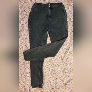 CURVY acid-wash skinny jeans :)